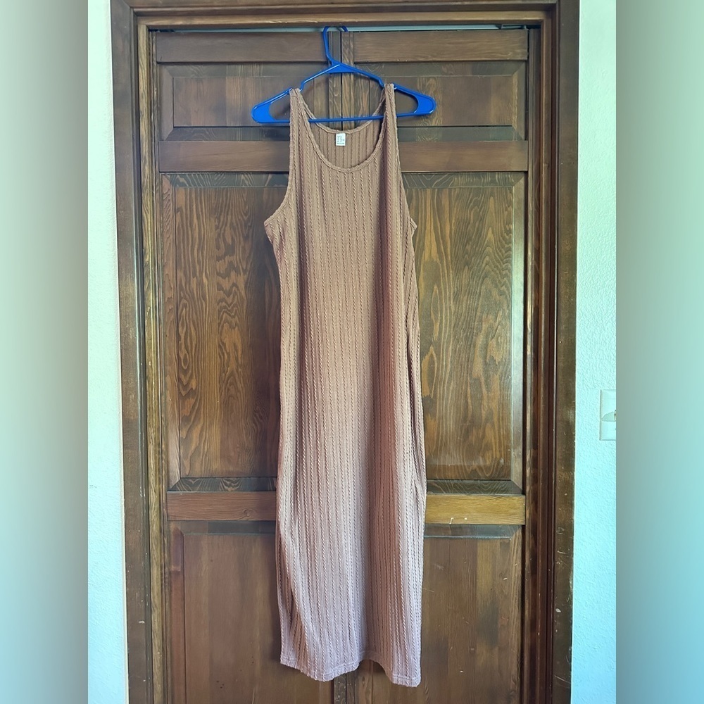 Ribbed Maxi Sleeveless Dress with leg Slit
